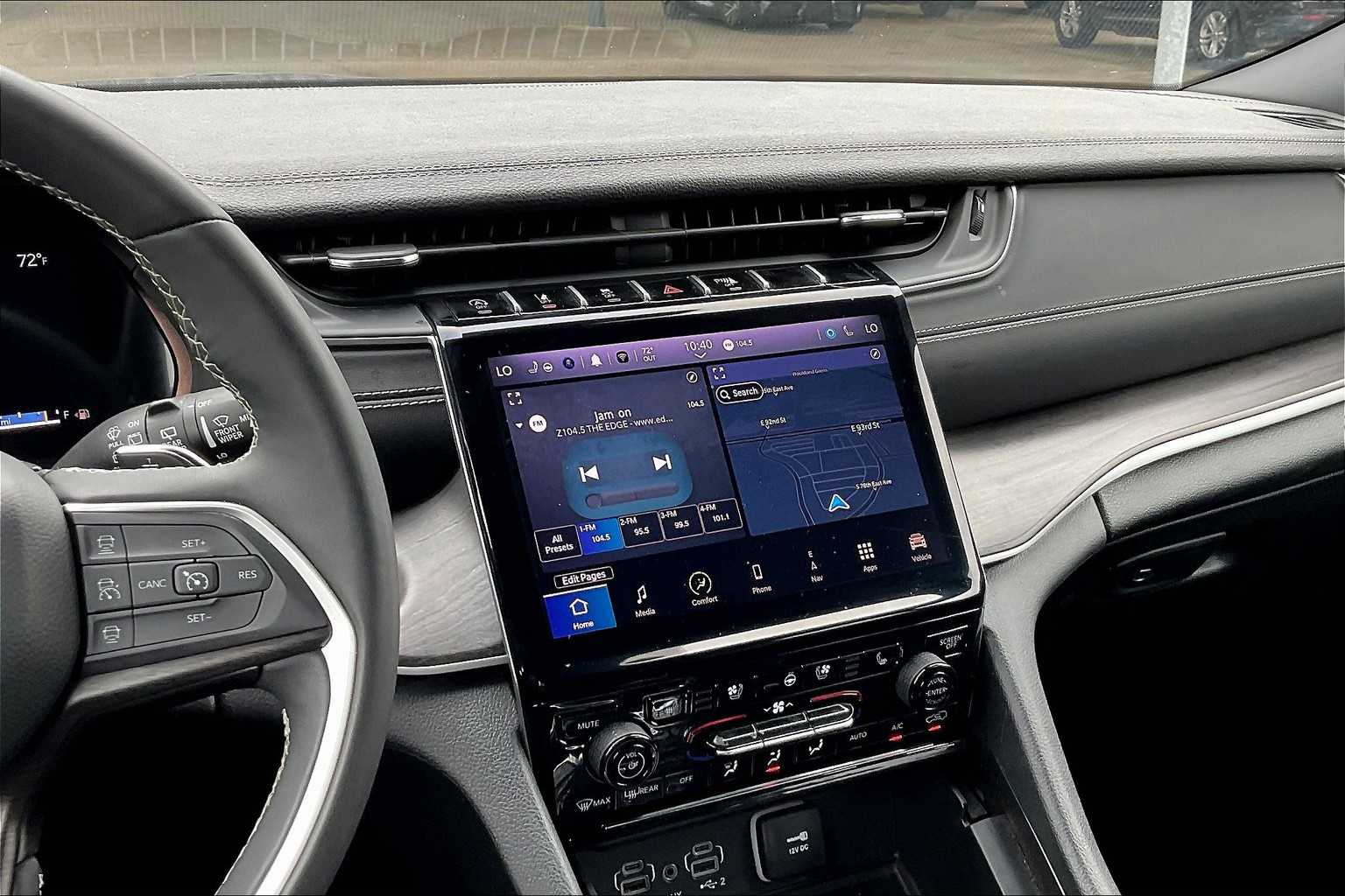 2024 Jeep Grand Cherokee Limited photo 3