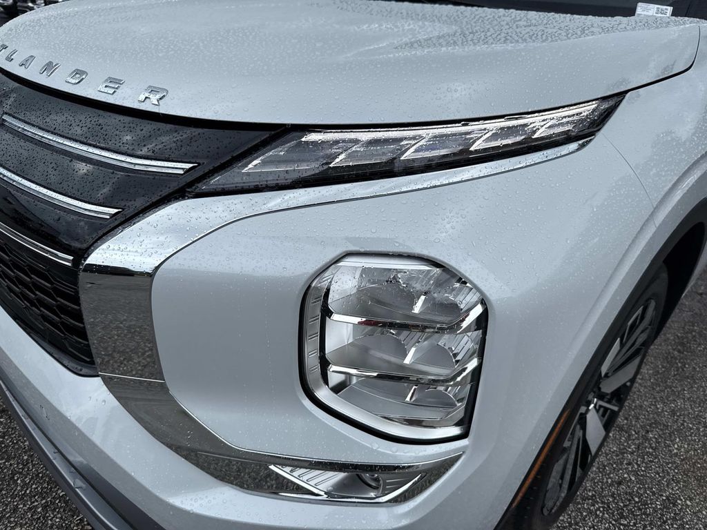2025 Mitsubishi Outlander SEL photo 9