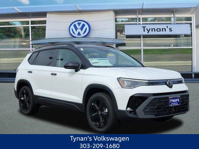 2025 Volkswagen Taos SE Black's photo