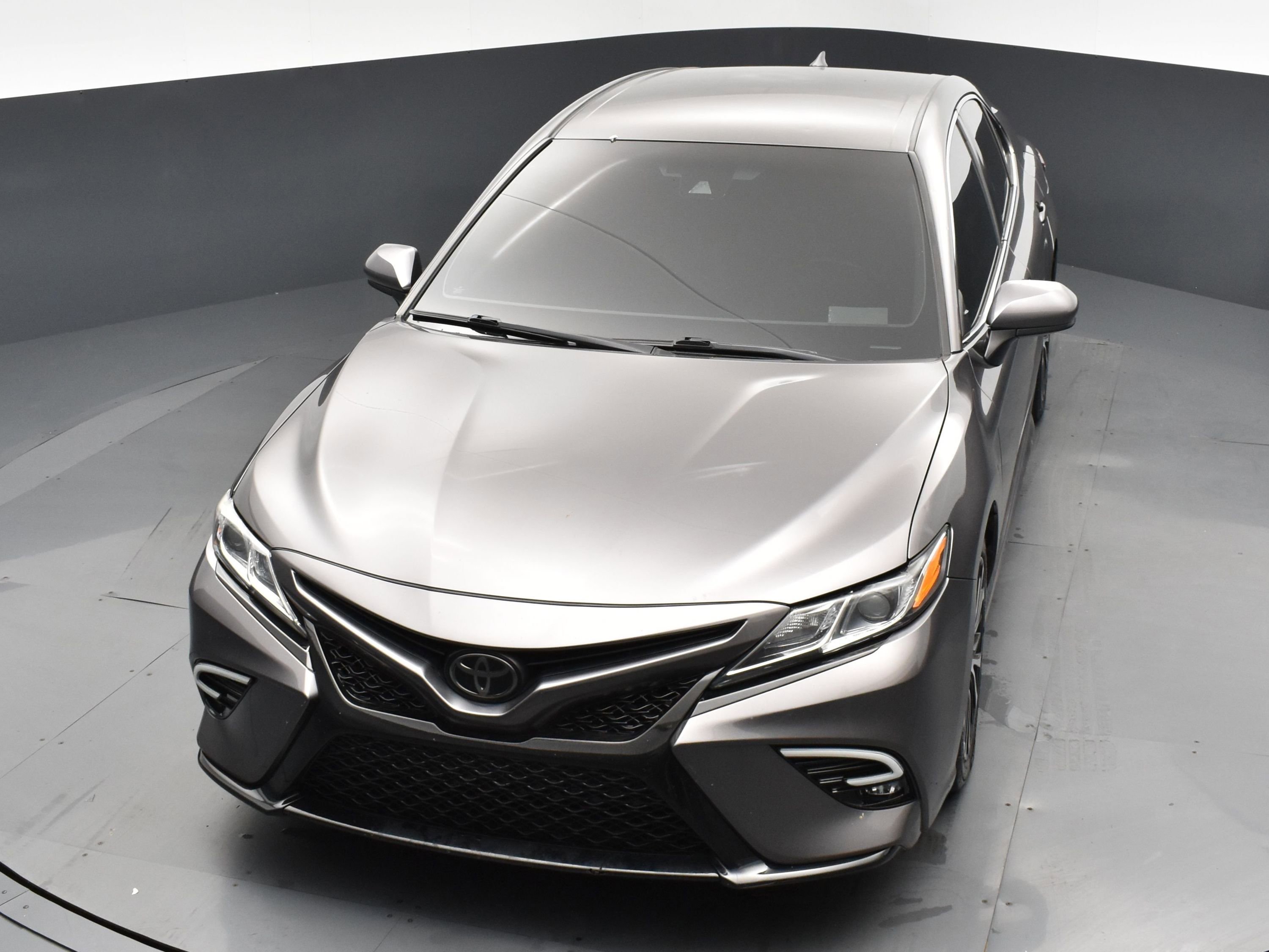 2020 Toyota Camry SE photo 21