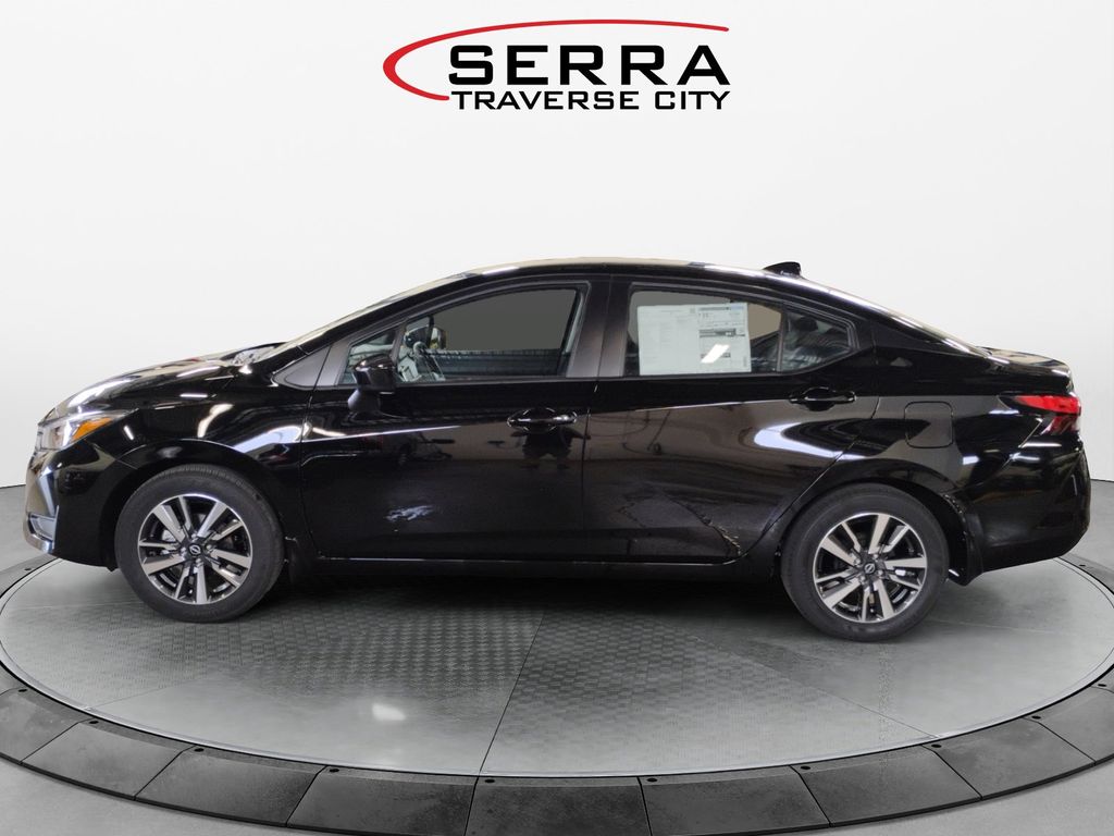 2025 Nissan Versa 1.6 SV photo 2