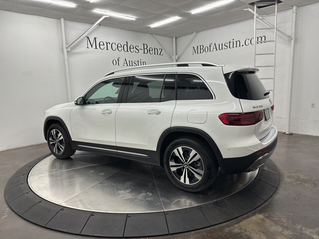 2026 Mercedes Benz GLB 250 4MATIC photo 2