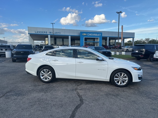 2024 Chevrolet Malibu 1LT photo 2