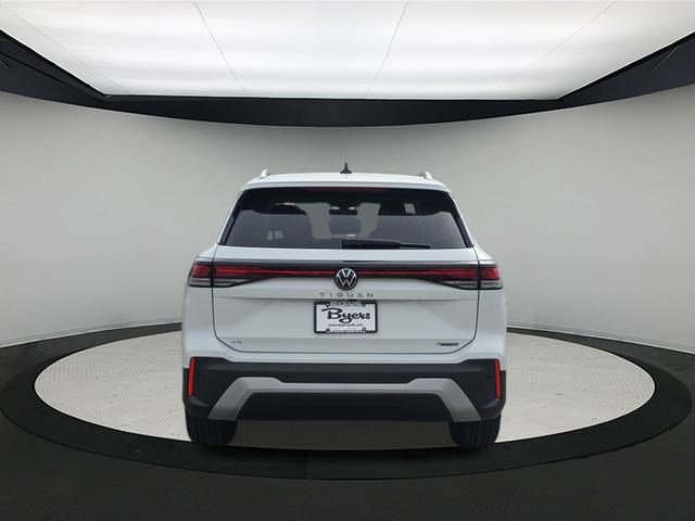 2026 Volkswagen Tiguan SE photo 3