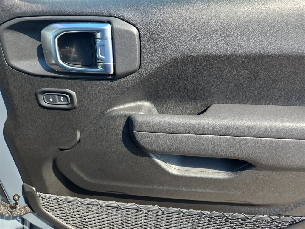 2025 Jeep Wrangler Sport S photo 19