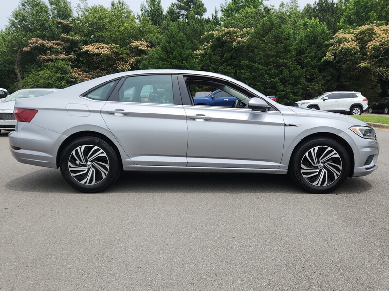 2021 Volkswagen Jetta SEL photo 2