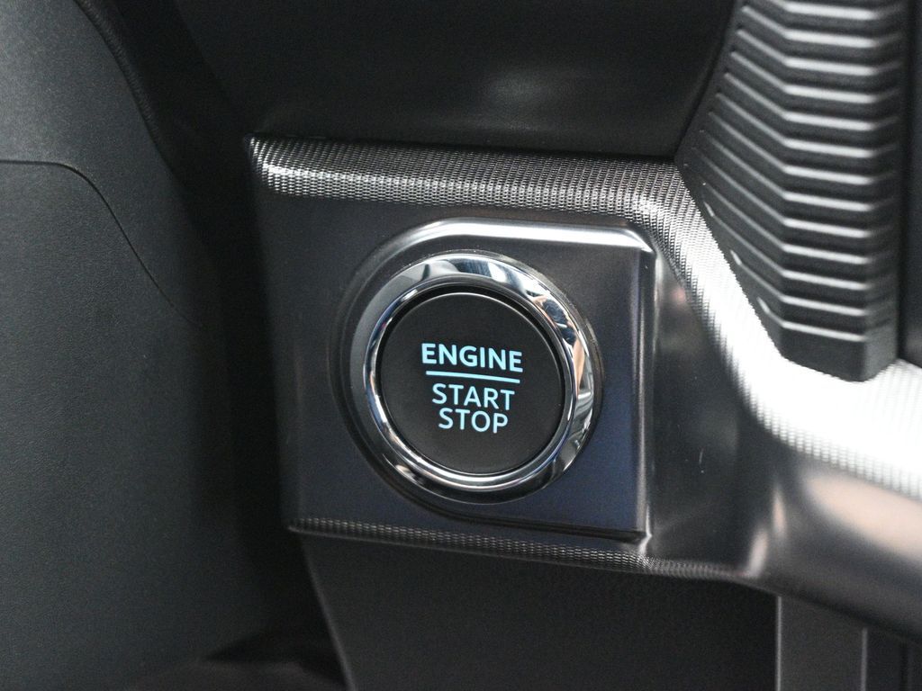 2025 Ford F-150 Lariat photo 12