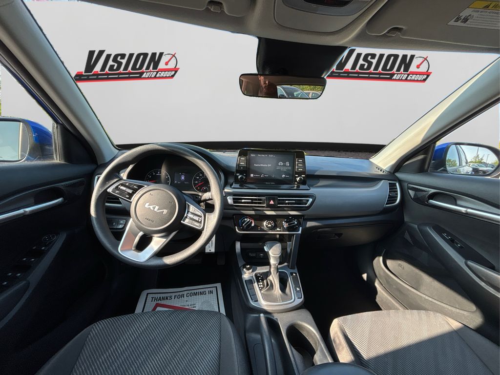 2022 Kia Seltos LX photo 24