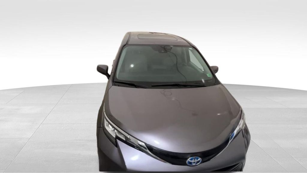 2021 Toyota Sienna XLE photo 14