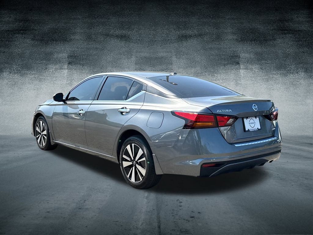 2022 Nissan Altima 2.5 SV photo 2