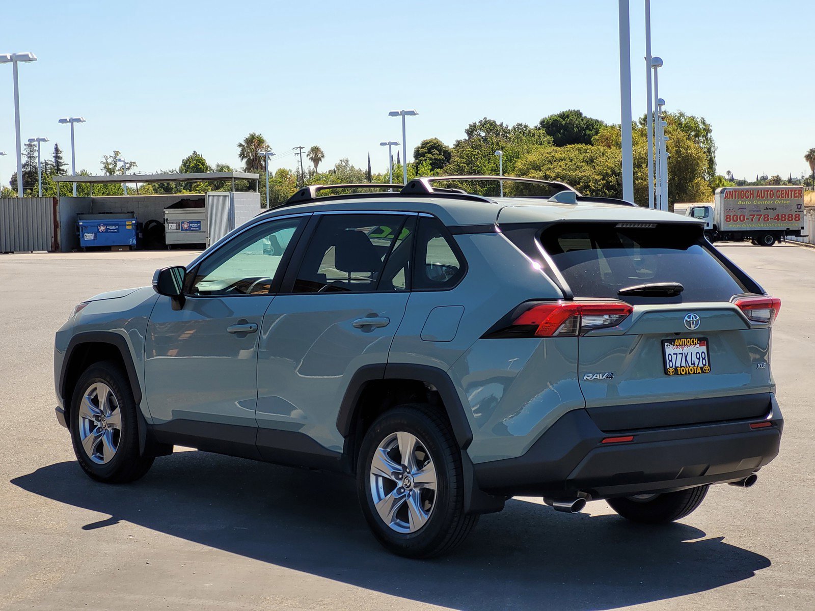 2022 Toyota RAV4 XLE photo 4