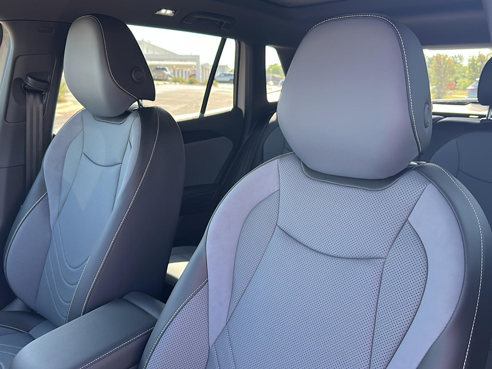 2025 Volkswagen Tiguan SE R-Line Black photo 4