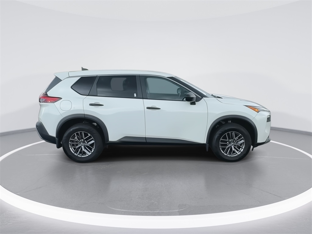 2022 Nissan Rogue S photo 2