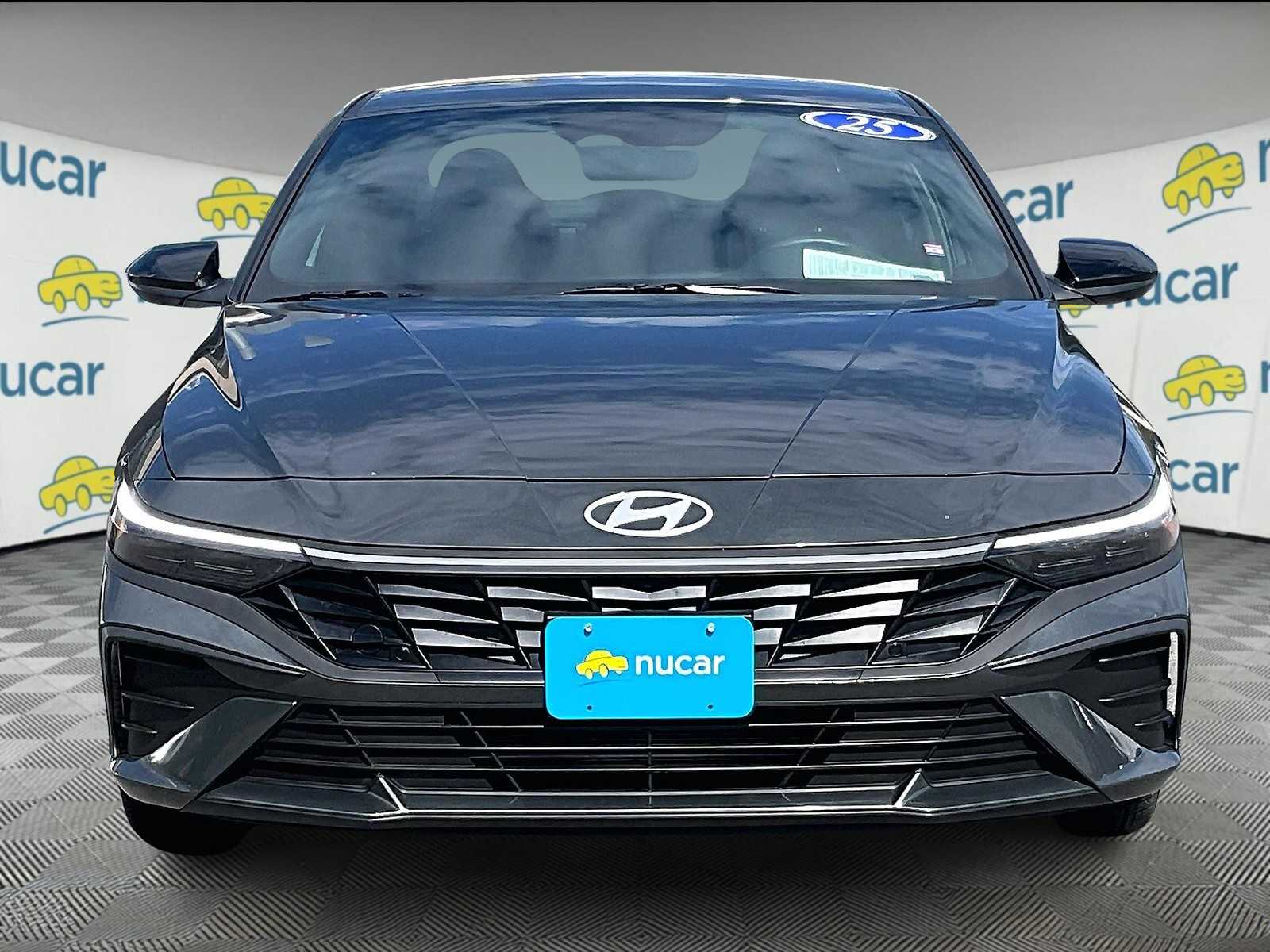 2025 Hyundai Elantra SEL Sport photo 3