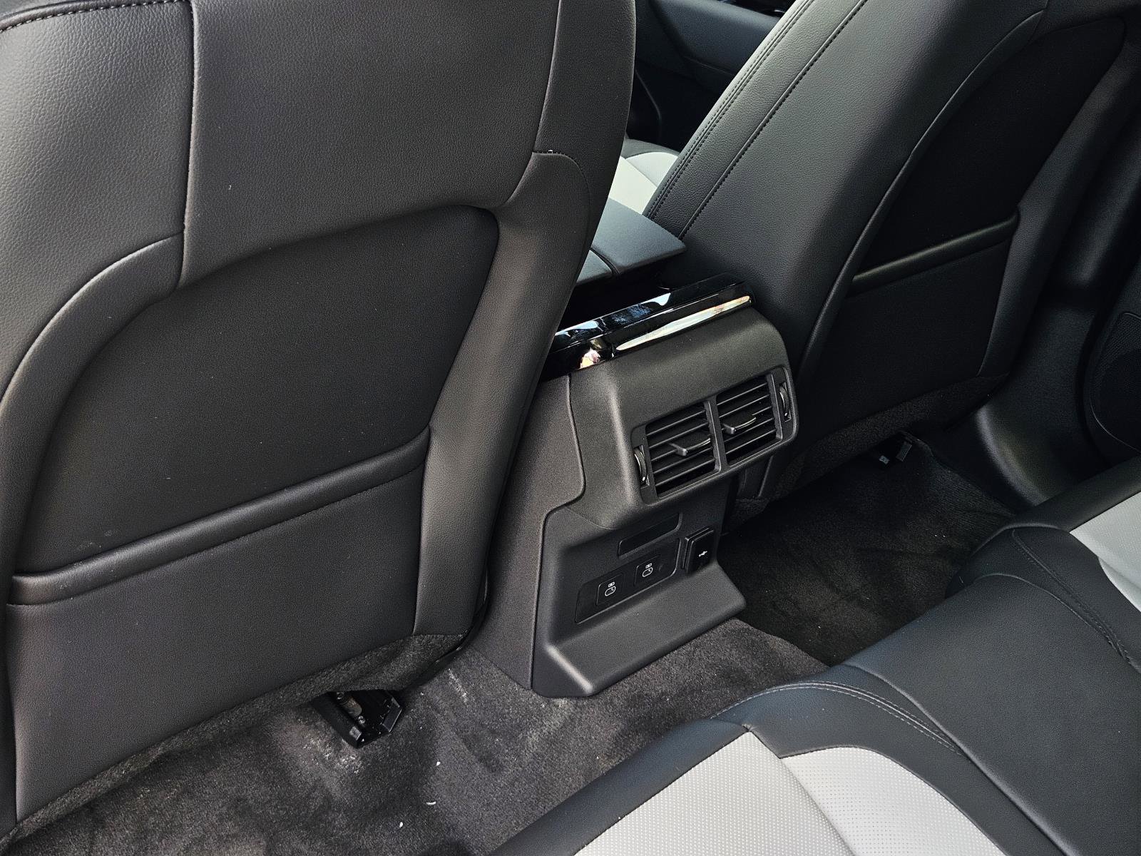 2026 Land Rover Range Rover Velar SE photo 26