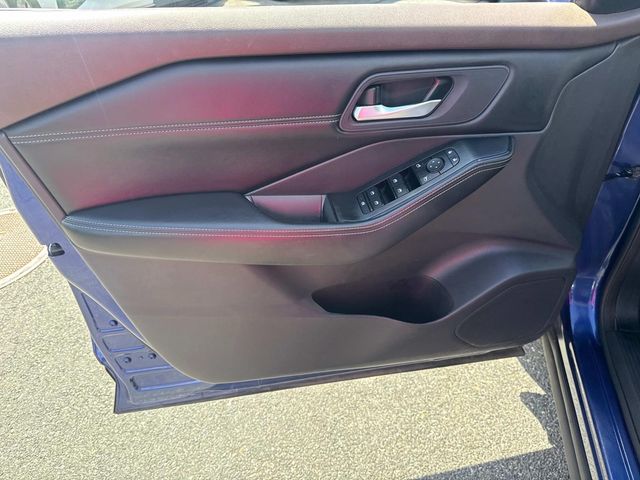 2023 Nissan Rogue SV photo 17