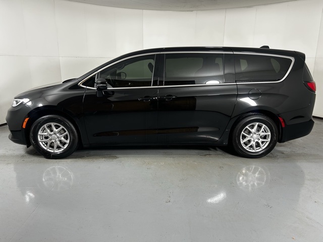2026 Chrysler Pacifica photo 4