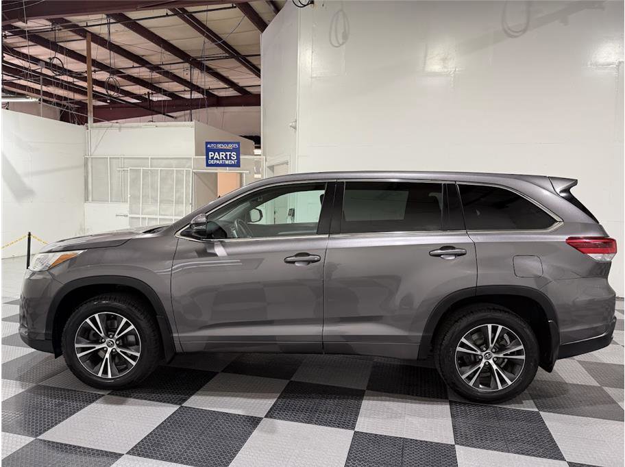 2018 Toyota Highlander LE Sport photo 8