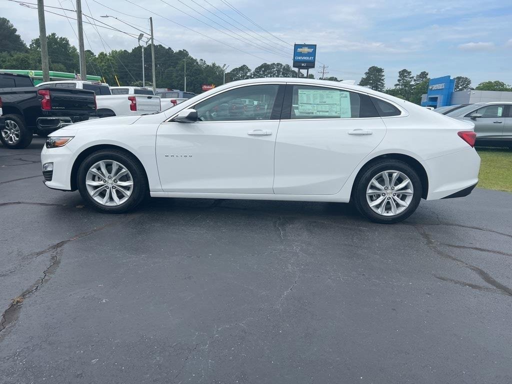 2024 Chevrolet Malibu 1LT photo 2