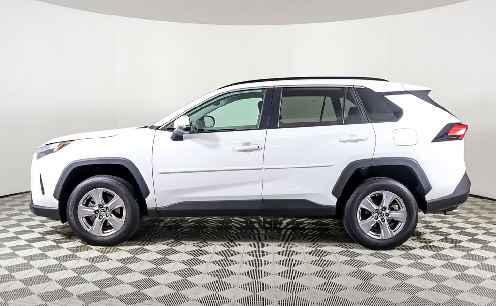 2023 Toyota RAV4 XLE photo 3