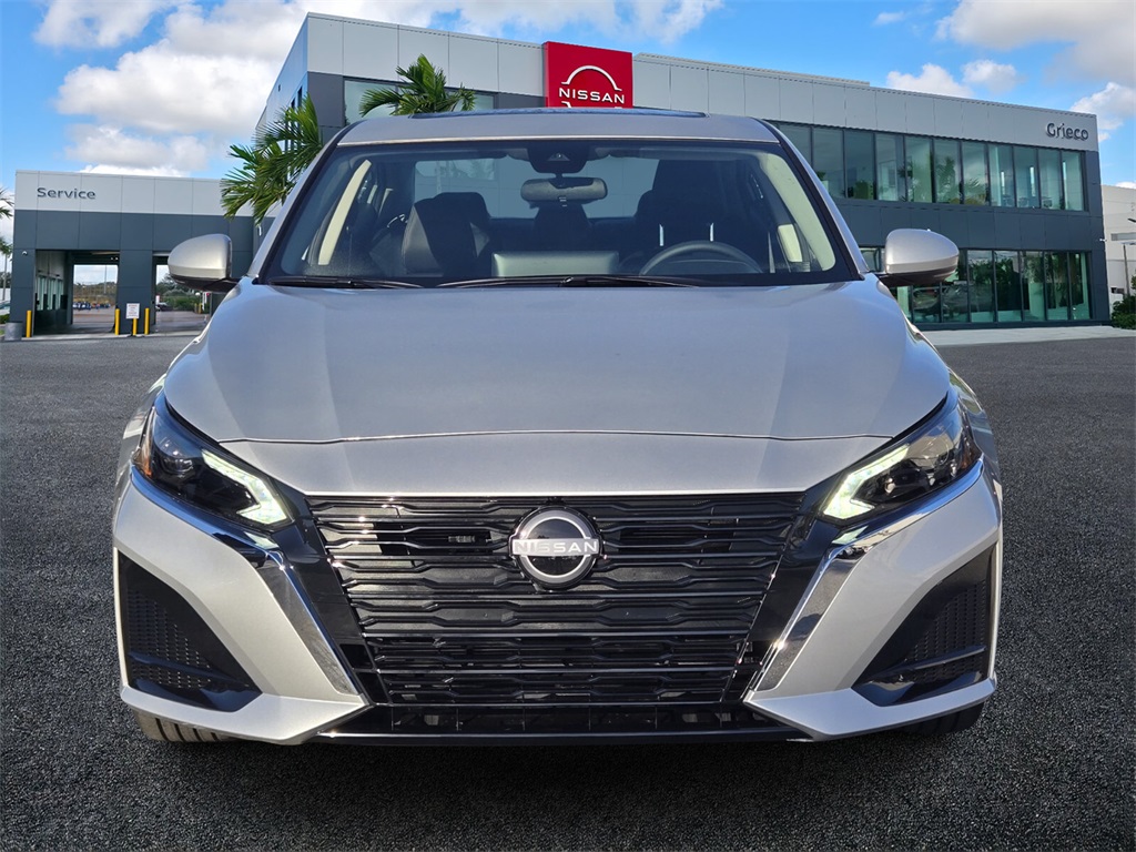 2025 Nissan Altima SL photo 3