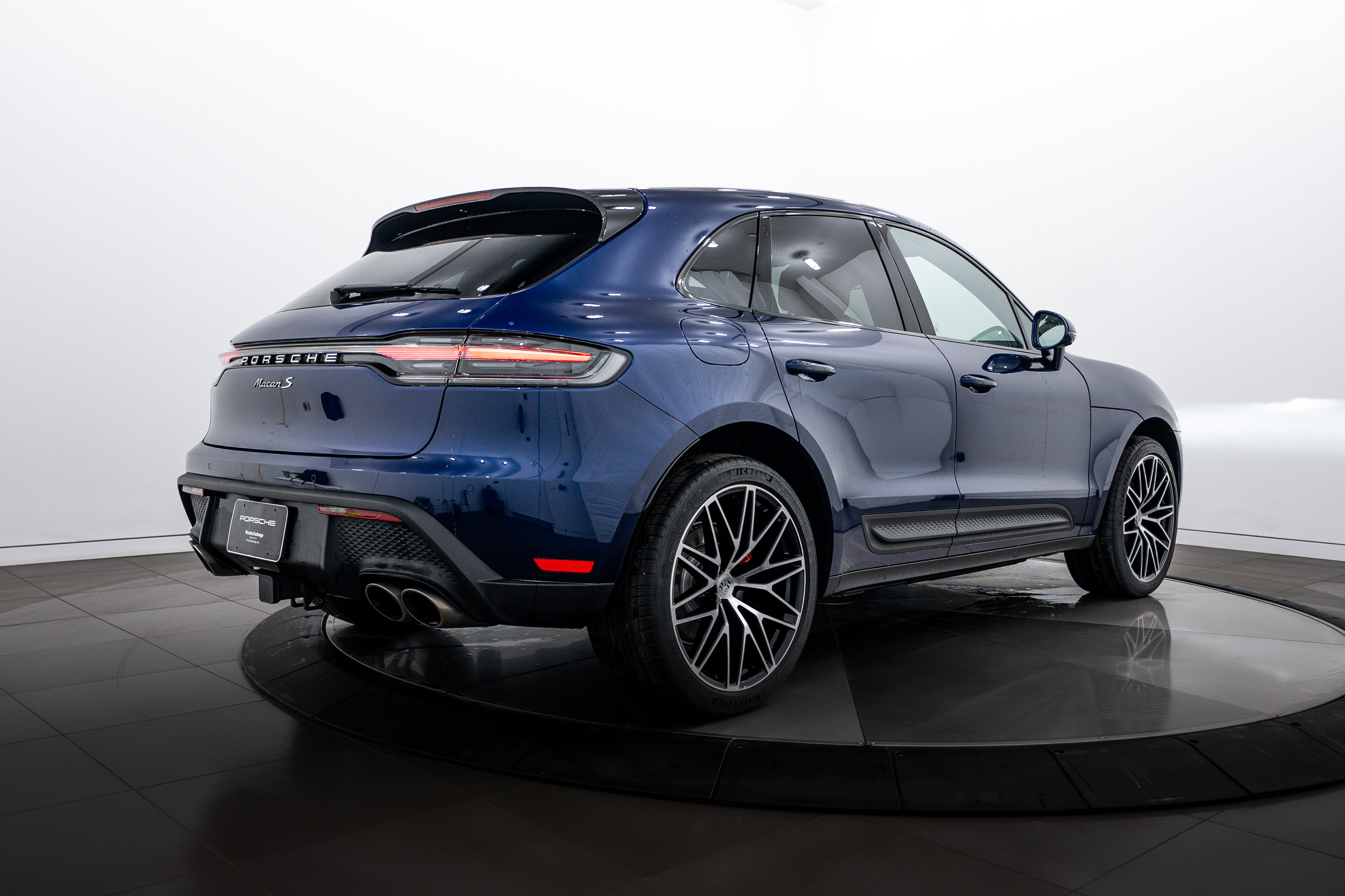 2025 Porsche Macan S photo 4