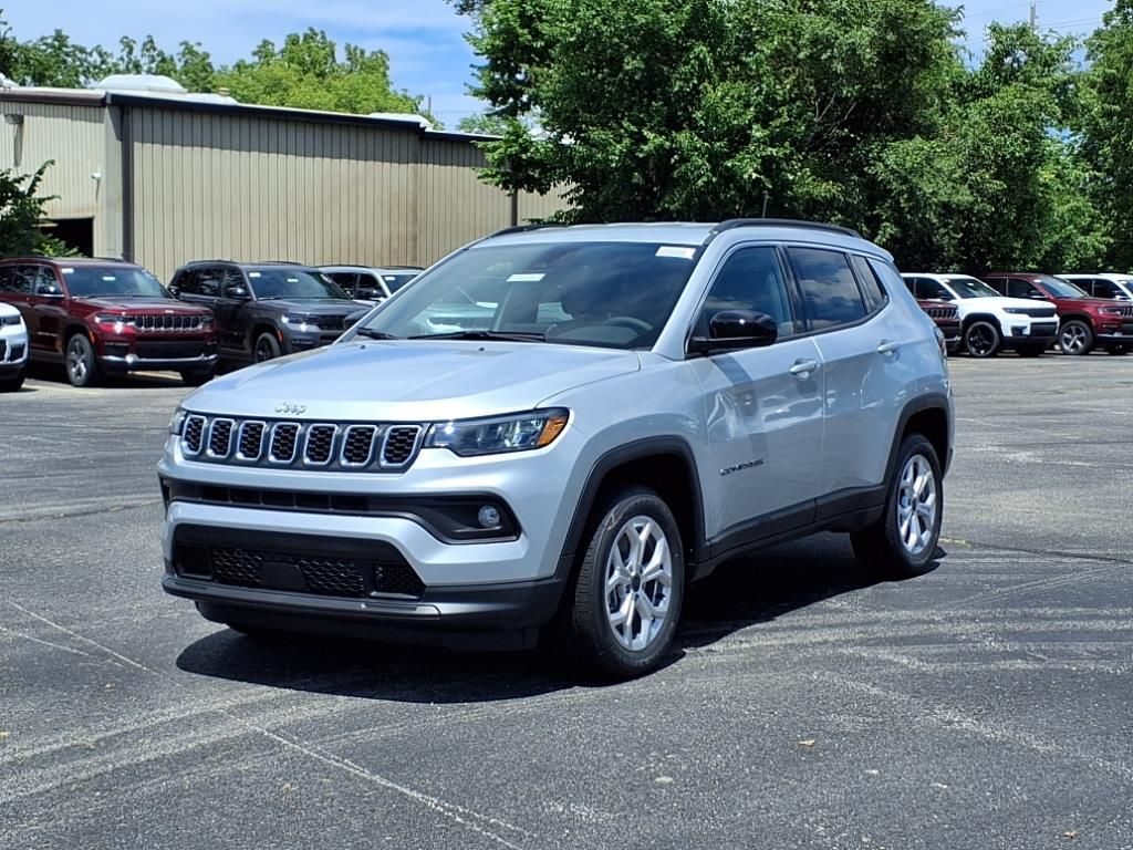 2025 Jeep Compass North Edition Latitude photo 2