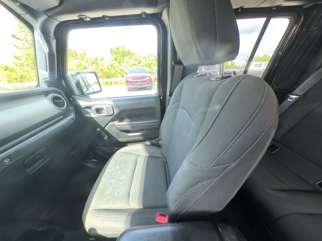 2020 Jeep Gladiator Sport photo 21