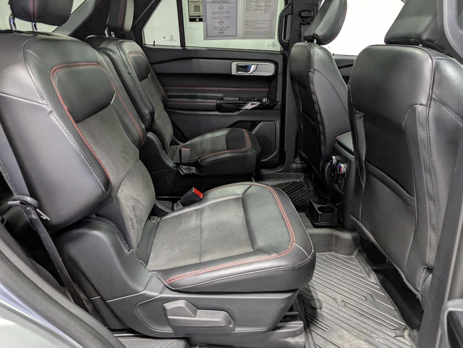 2022 Ford Explorer ST-Line photo 39