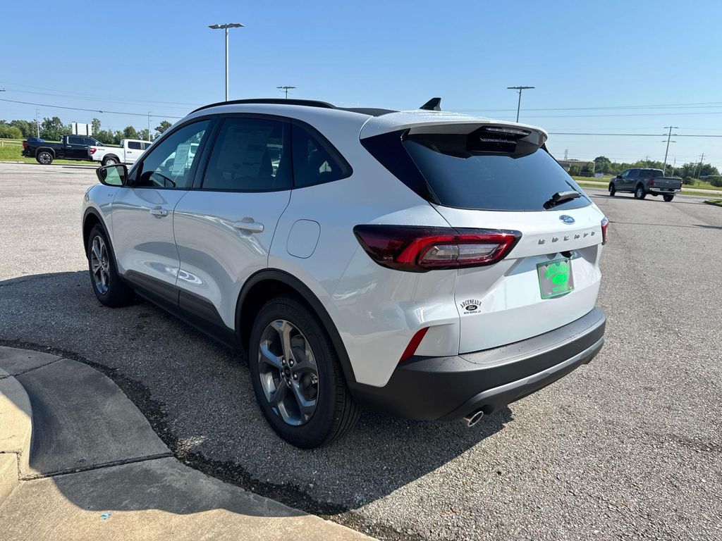 2025 Ford Escape ST-Line photo 3