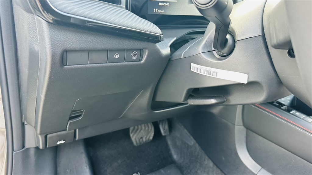 2026 Nissan Kicks SR photo 14