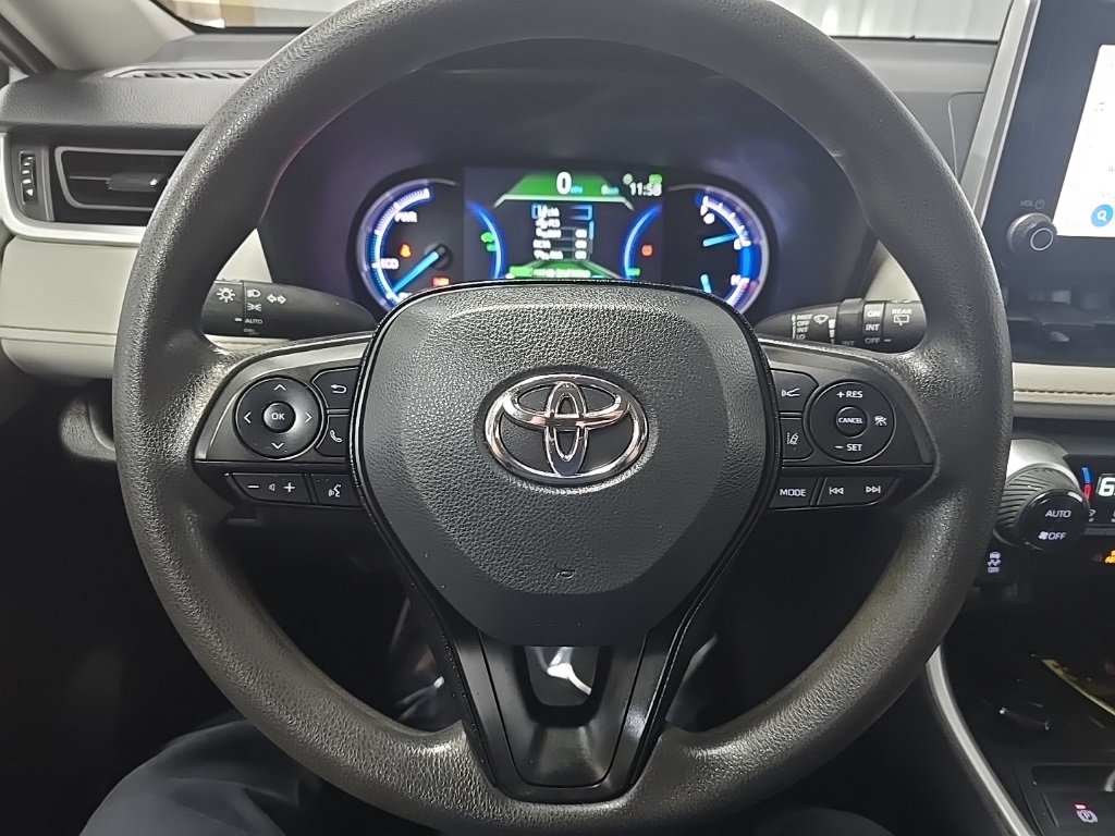 2024 Toyota RAV4 Hybrid XLE photo 18