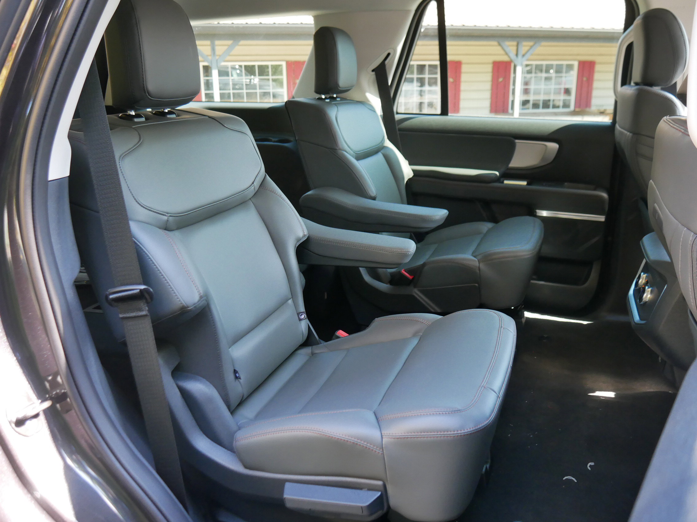 2025 Ford Expedition photo 28