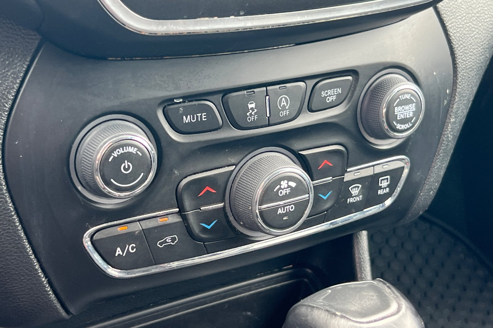 2022 Jeep Cherokee Trailhawk photo 16