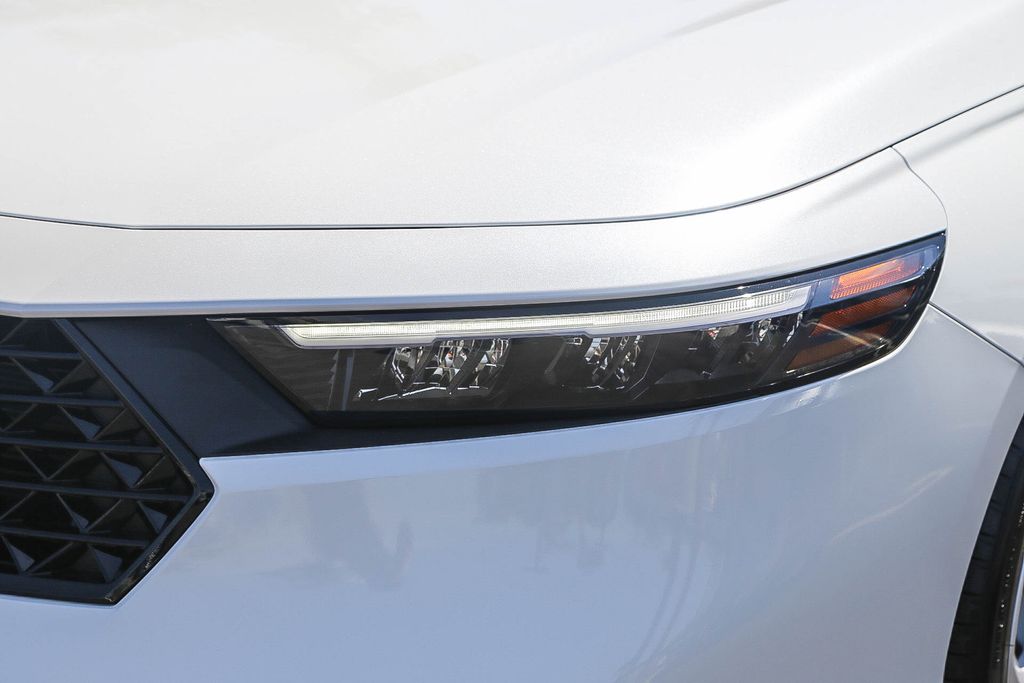 2025 Honda Accord LX photo 4