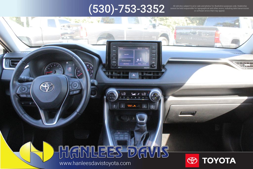 2020 Toyota RAV4 XLE photo 18