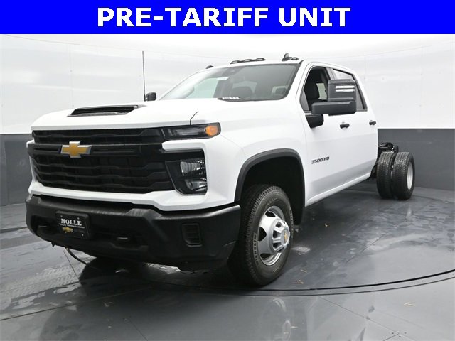 2025 Chevrolet Silverado 3500HD Work Truck photo 2