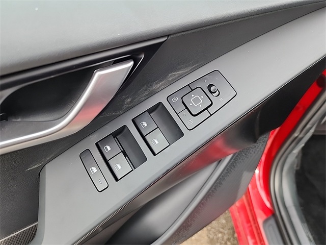 2025 Kia Niro LX photo 11