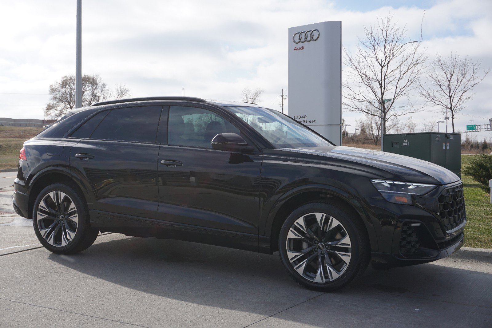 2025 Audi Q8 Premium Plus photo 3
