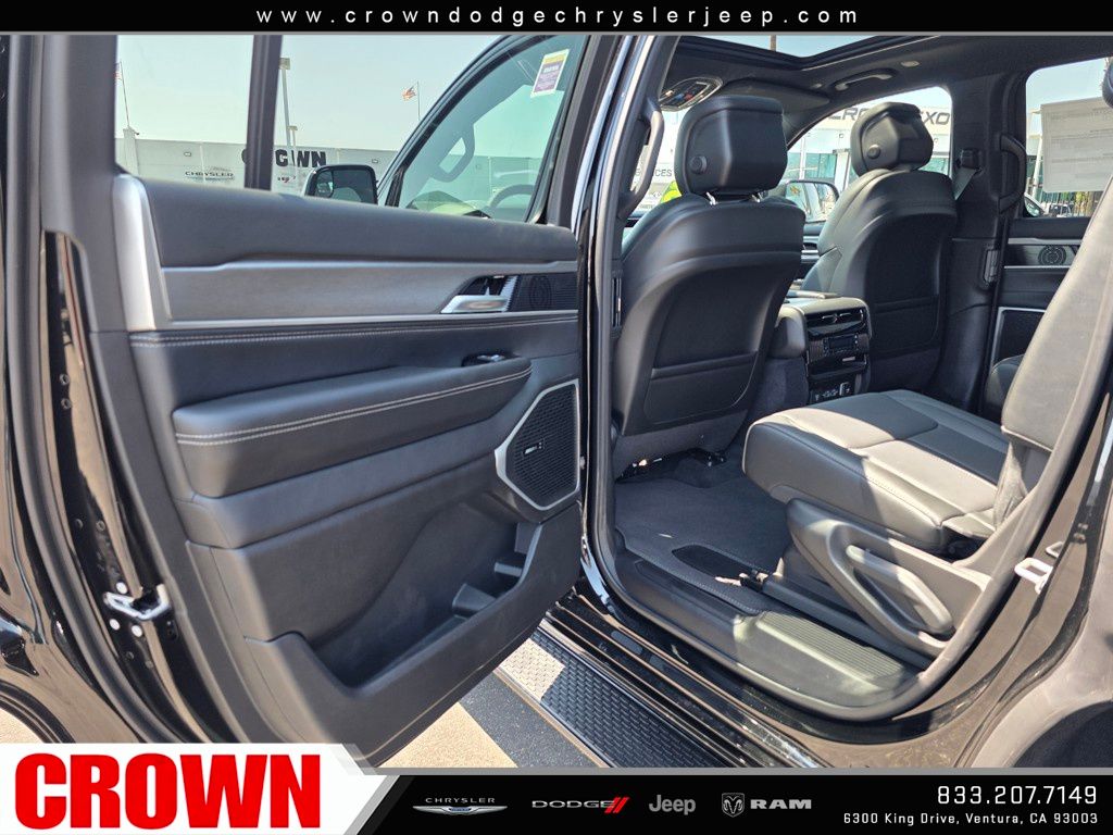 2025 Jeep Wagoneer Series II Carbide photo 3