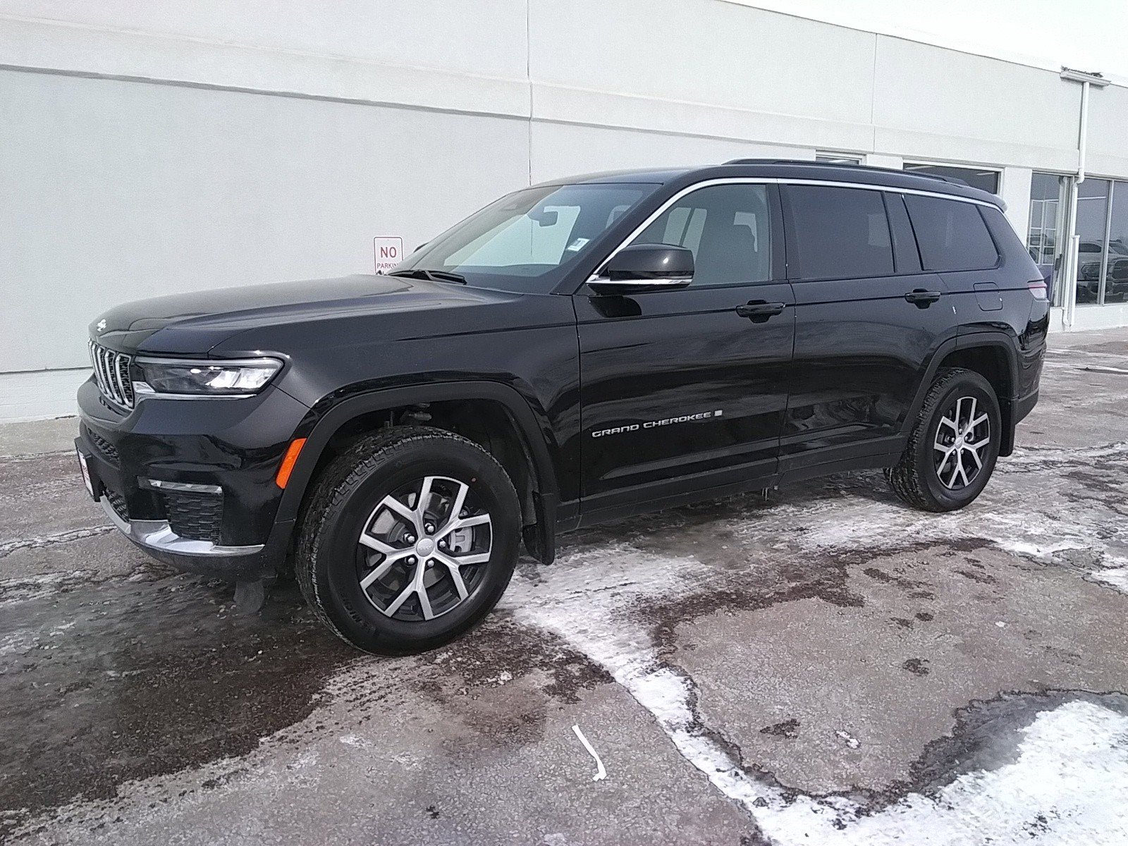 2025 Jeep Grand Cherokee L photo 2