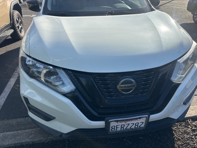 2018 Nissan Rogue SV's photo