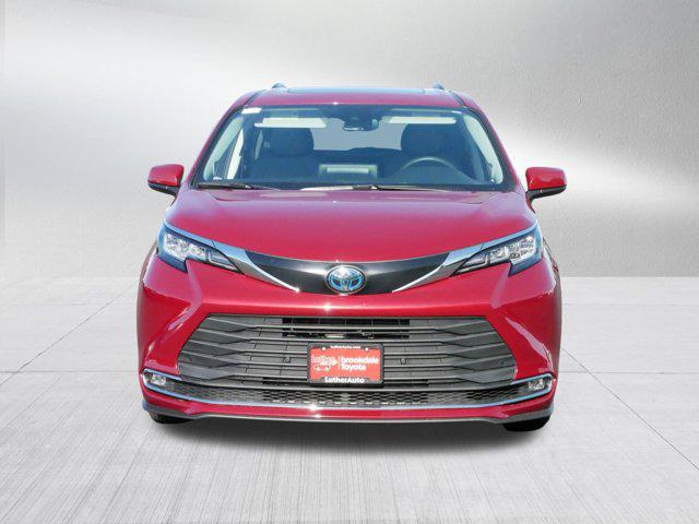 Certified 2022 Toyota Sienna XLE with VIN 5TDJRKECXNS134009 for sale in Brooklyn Center, Minnesota