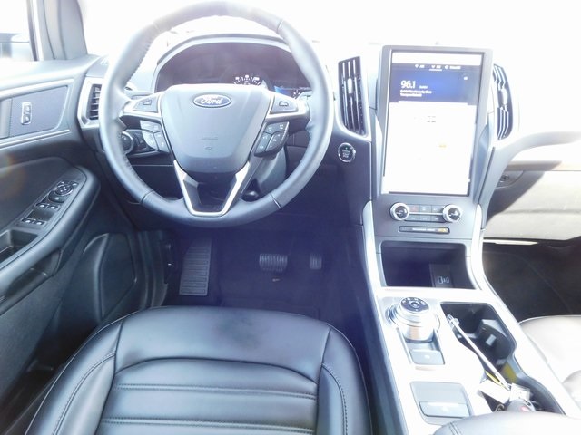 2024 Ford Edge SEL photo 13