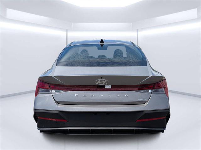 2025 Hyundai Elantra Hybrid Blue photo 4