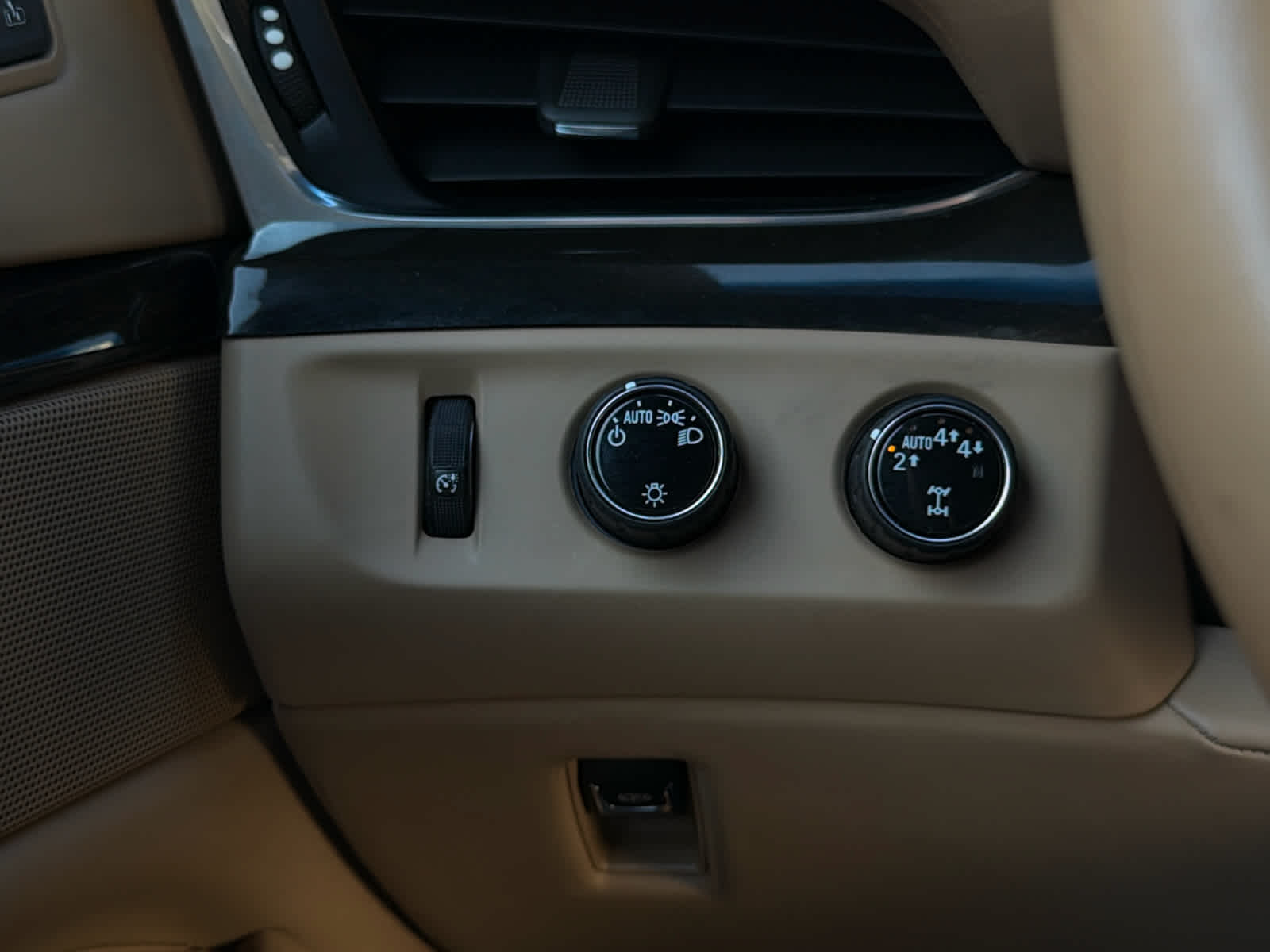 2018 Cadillac Escalade Platinum photo 18