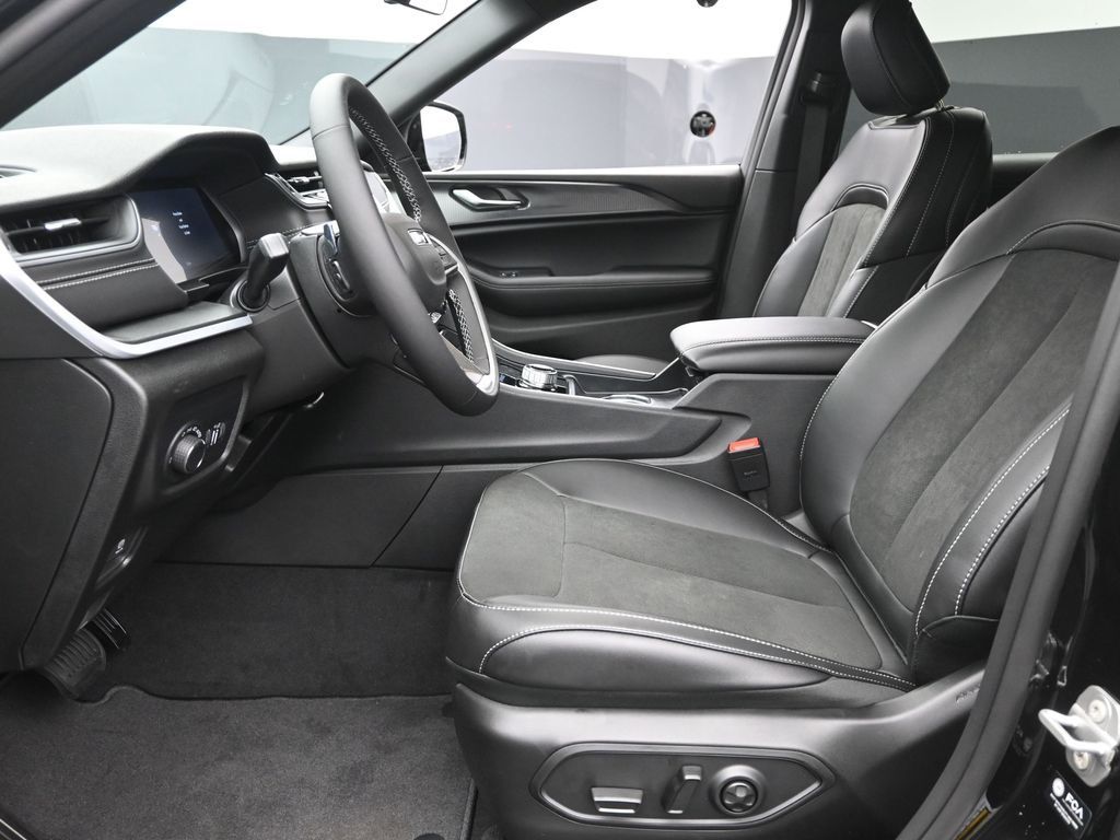 2025 Jeep Grand Cherokee Altitude X photo 12