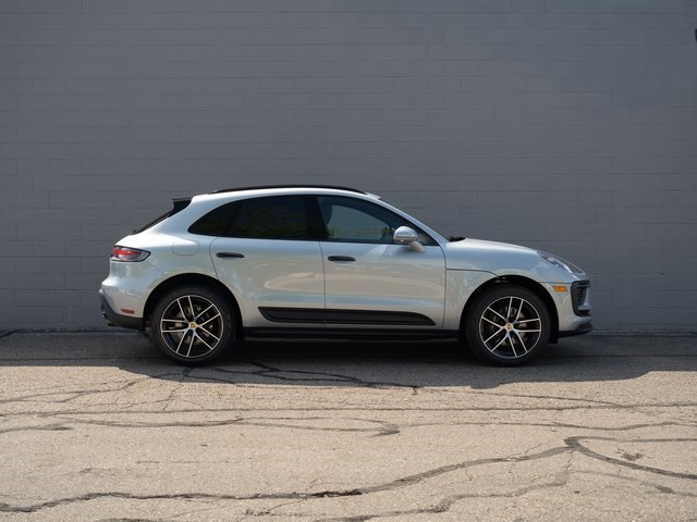 2026 Porsche Macan T photo 8