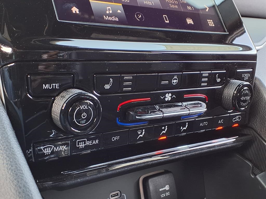 2025 Jeep Grand Cherokee Altitude photo 18