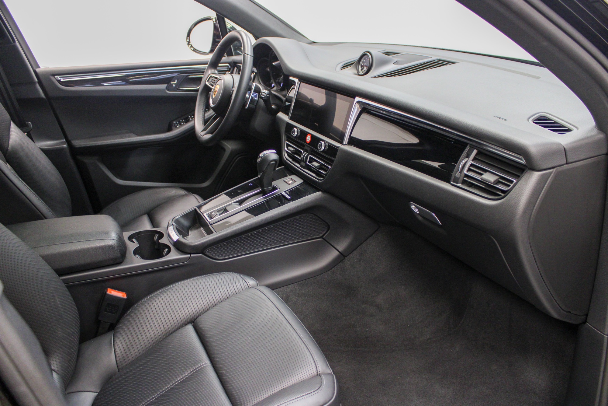 2025 Porsche Macan Base photo 31